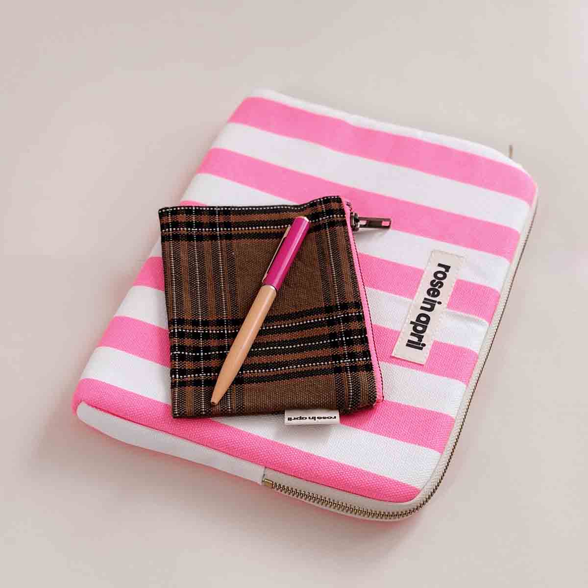 Rose in April Marie Purse Tartan