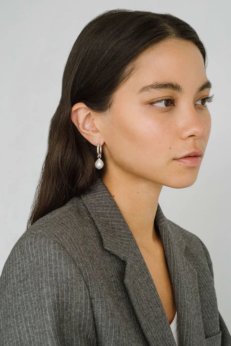 Kara Yoo Uma Hoops + Wrinkle Pearl Charm | Silver