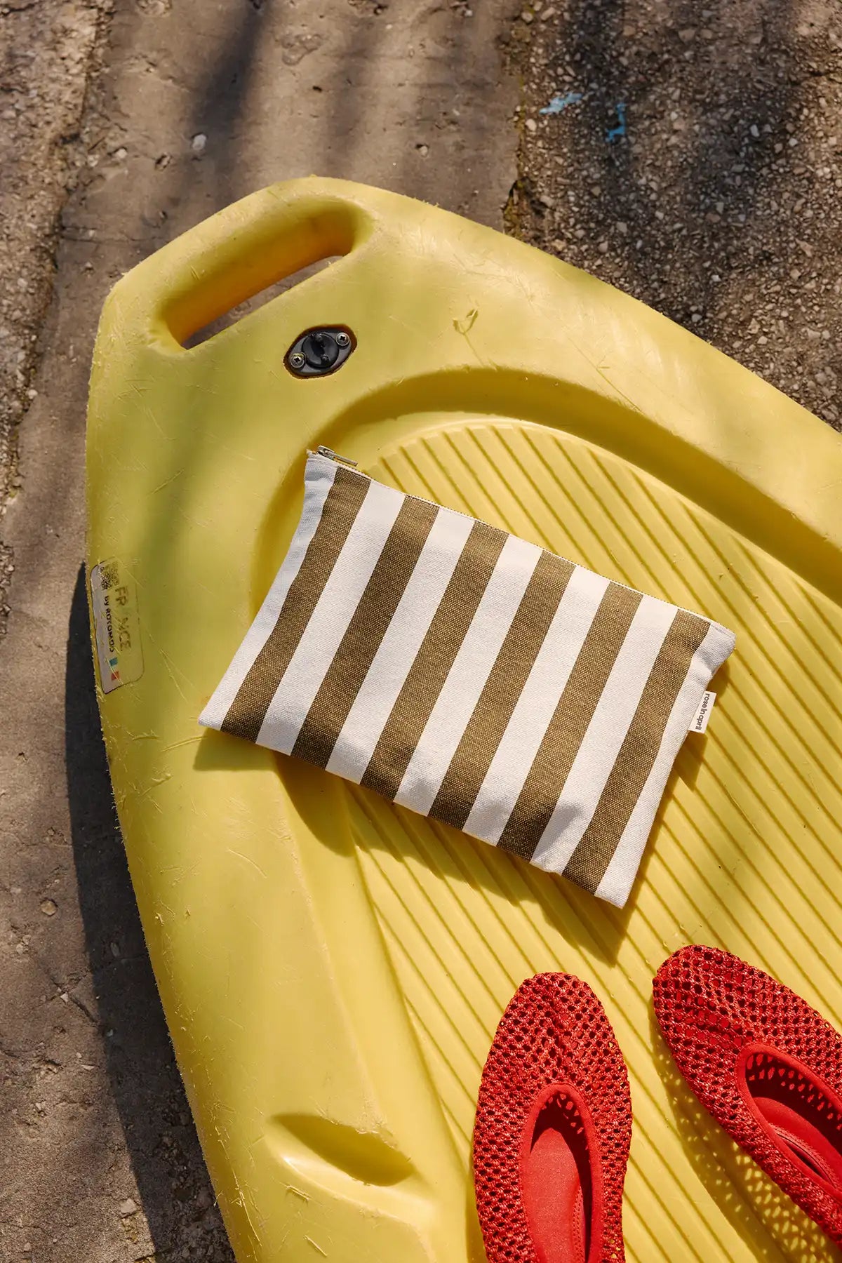 Rose in April Lili Flat Pouch Stripes Olive / Greige