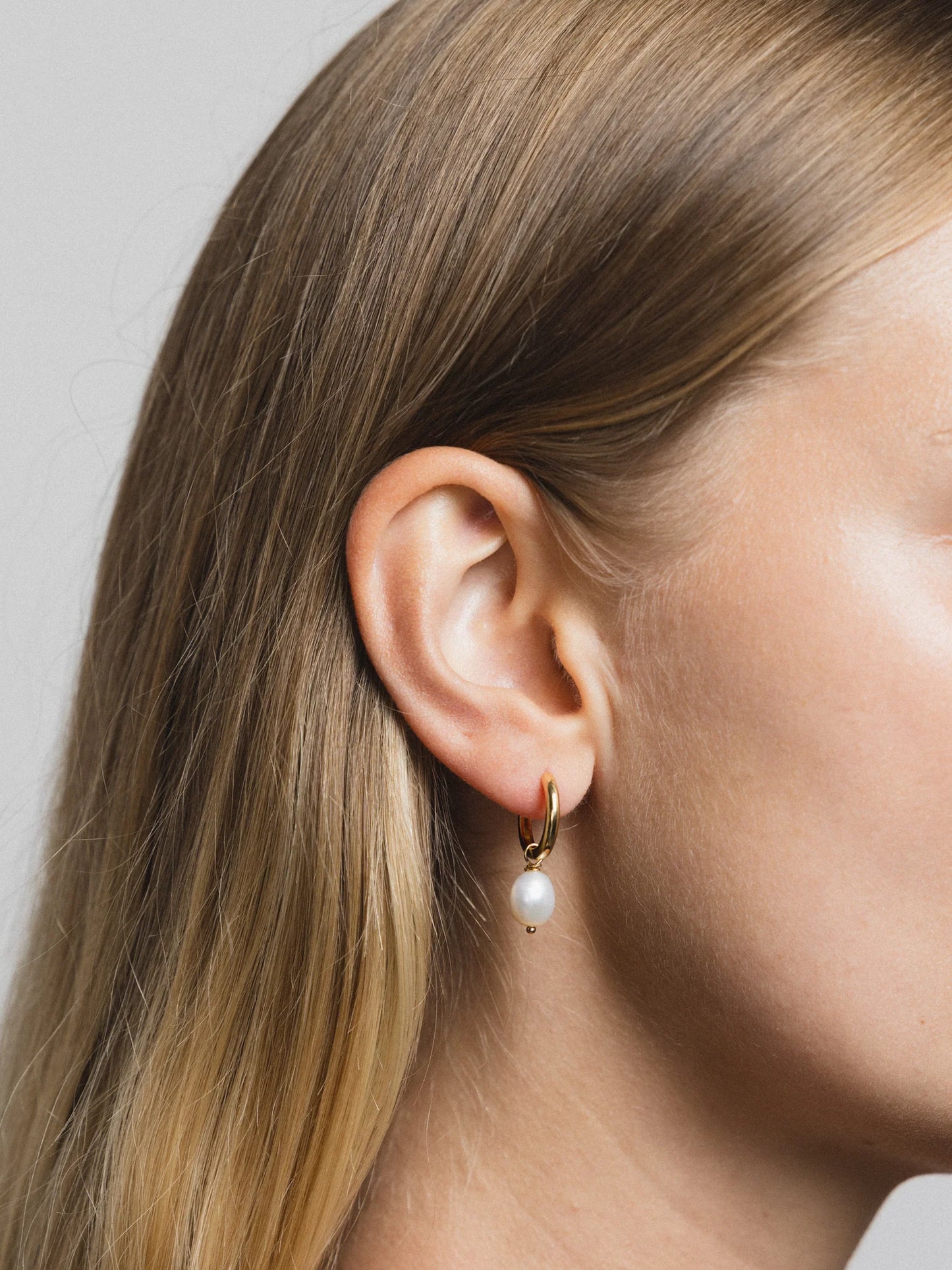 Wolf Circus Pearl Hoops in Gold