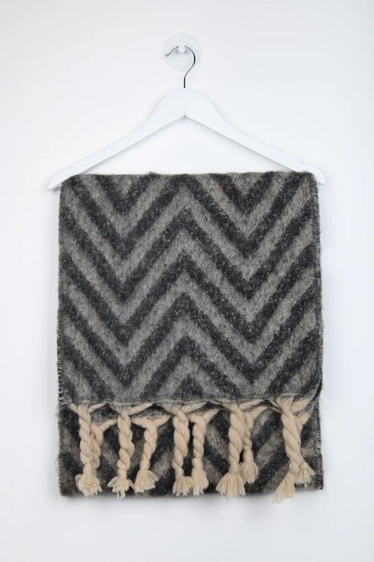 24COLOURS Patterned Grey Scarf