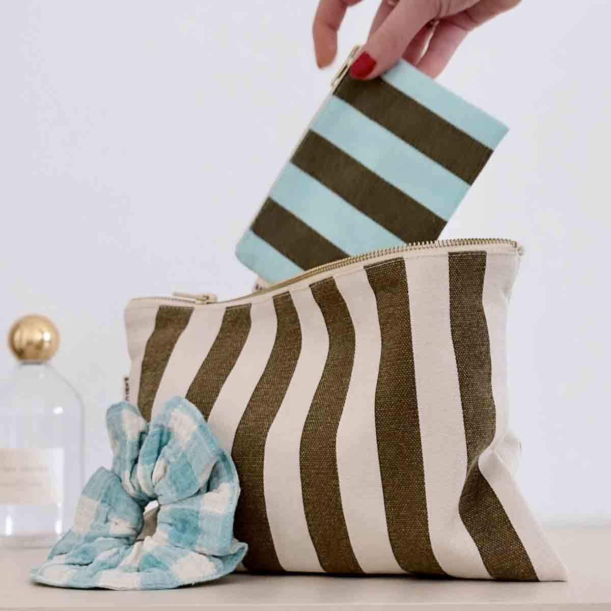 Rose in April Lili Flat Pouch Stripes Olive / Greige