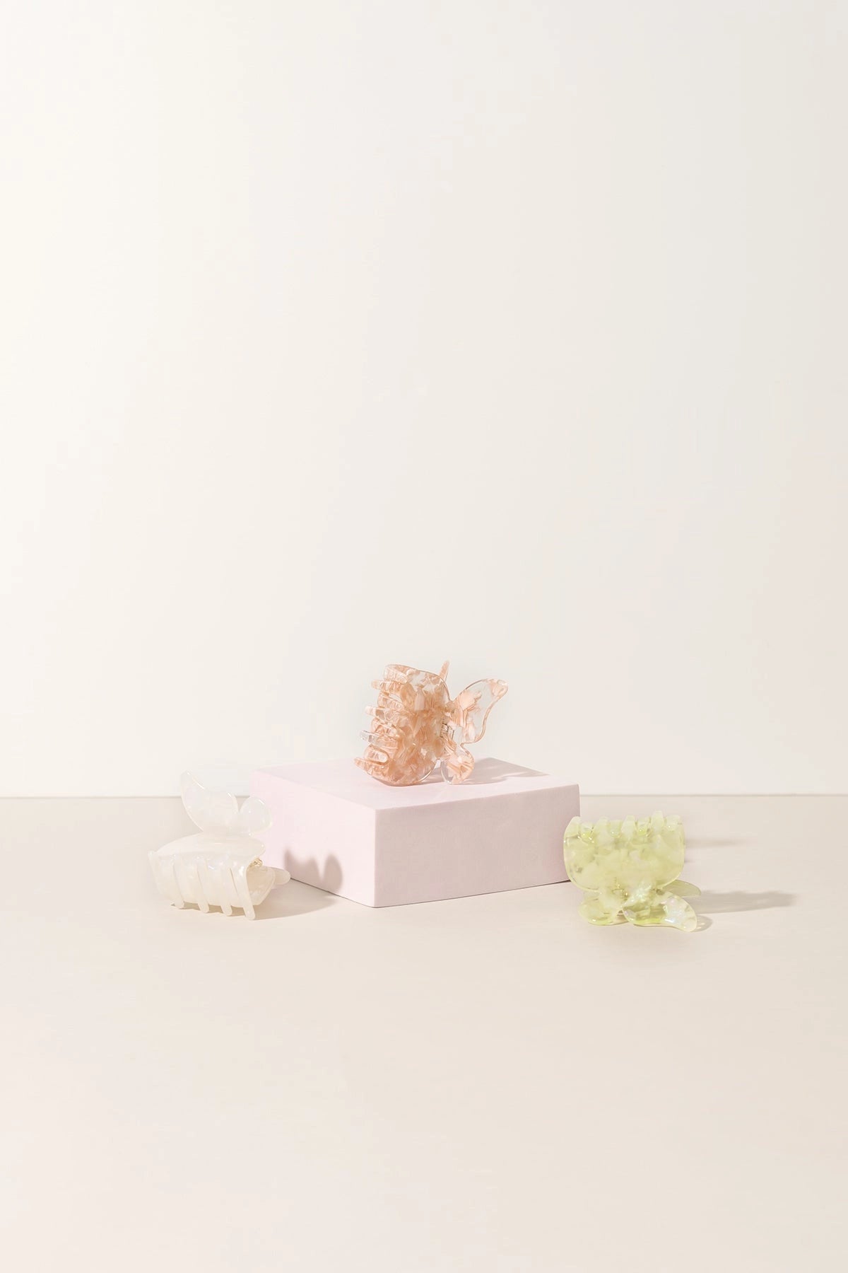 Pixie Woo Butterfly Hair Claw- Marble Peach