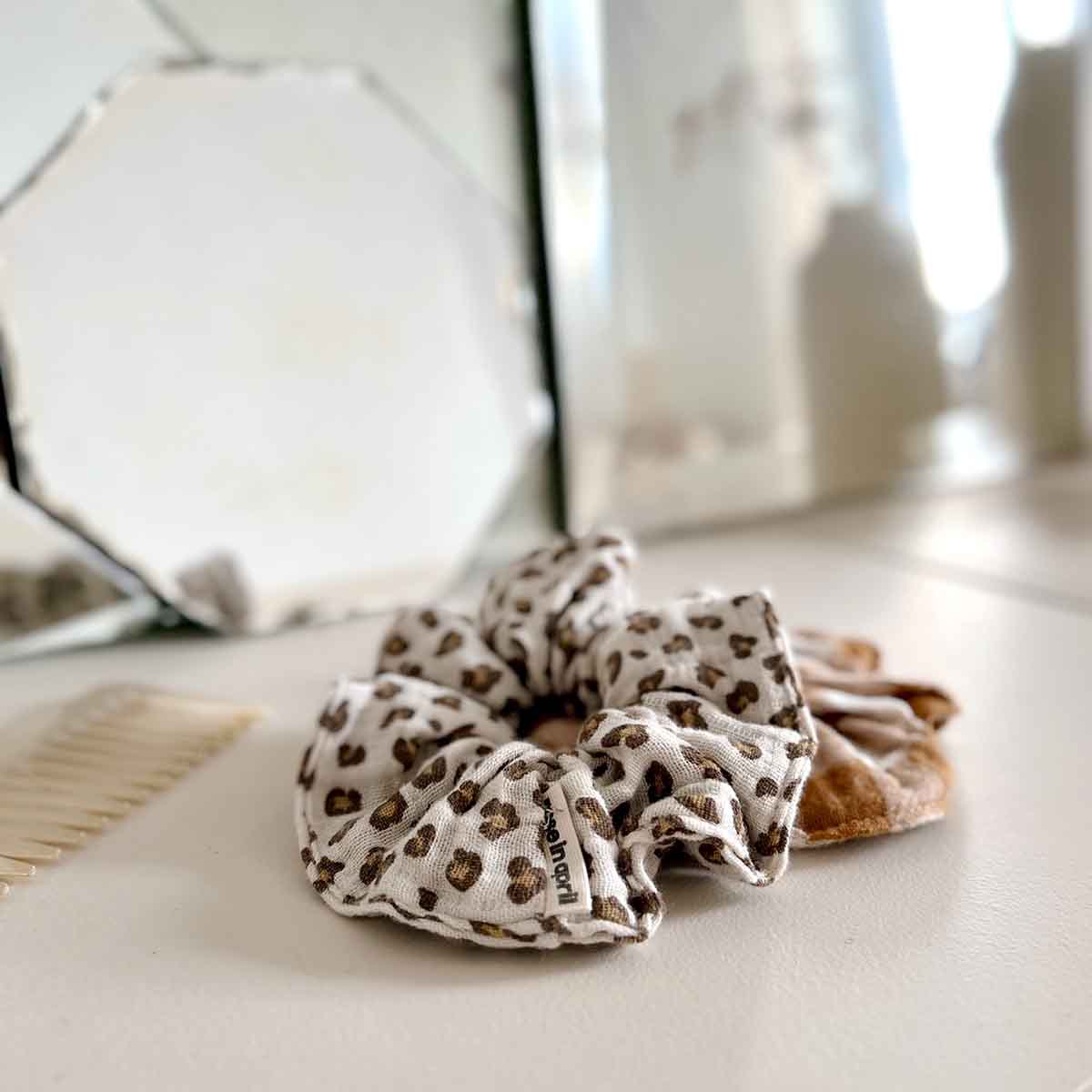 Rose in April Scrunchie Mini Leopard Greige
