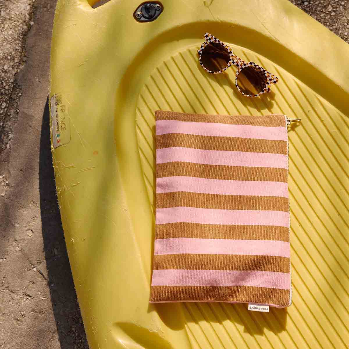 Rose in April Lili Flat Pouch Stripes Caramel / Strawberry
