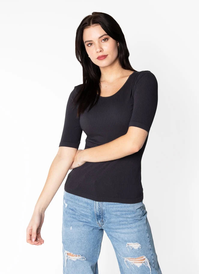 C'est Moi Seamless Rib S/S Crew Neck Top