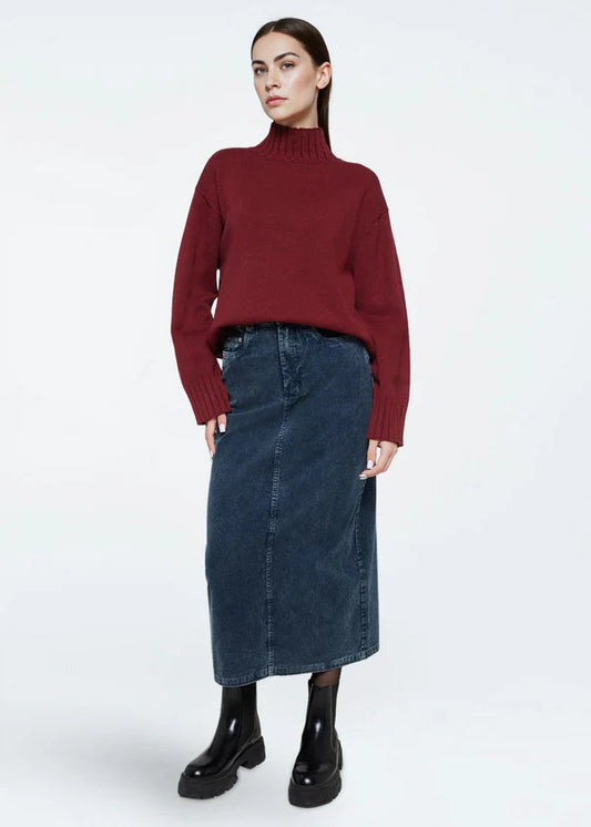 Minimum Merlot Darcys Turtleneck