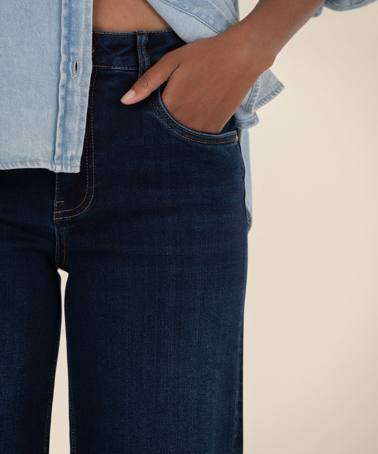 Kut from the Kloth Jean Mid Rise Wide Leg Attributable Jean