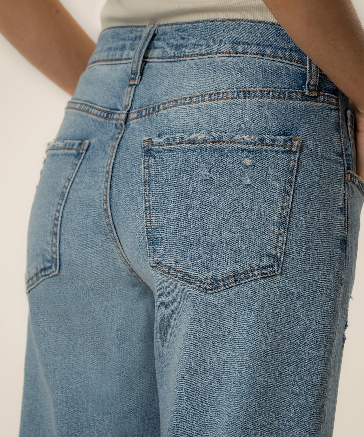 Kut from the Kloth Kit High Rise Baggy Ankle Straight Iconic Wash Jean