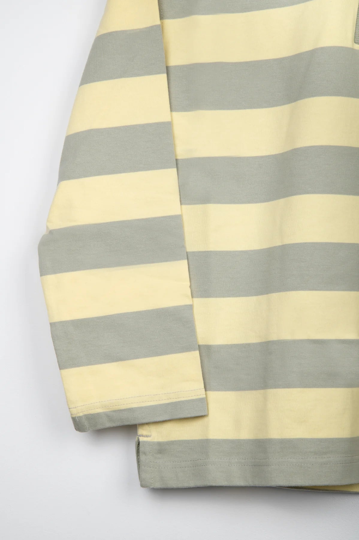 24COLOURS Yellow Striped Sweatshirt