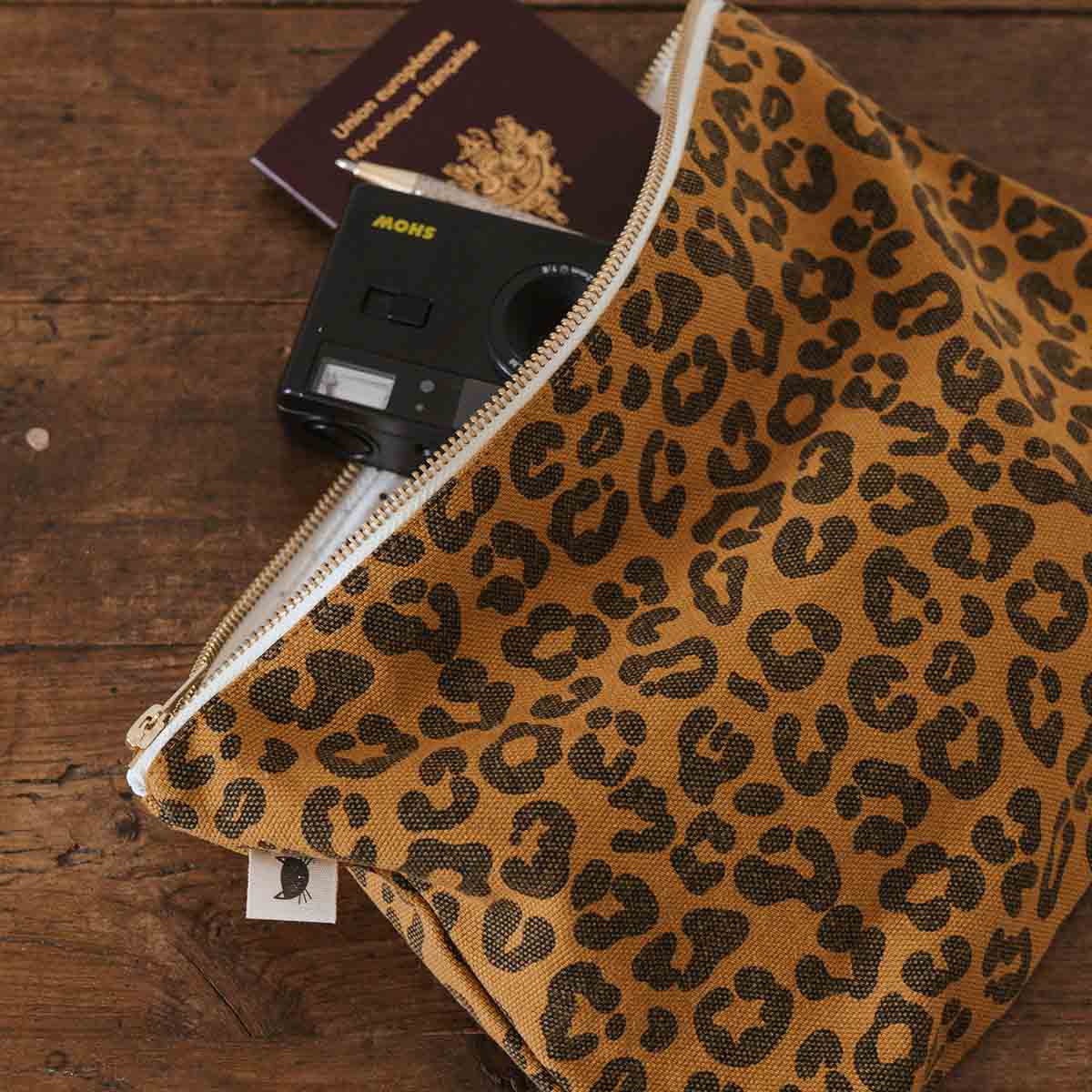 Rose in April Lili Flat Pouch Graou Caramel