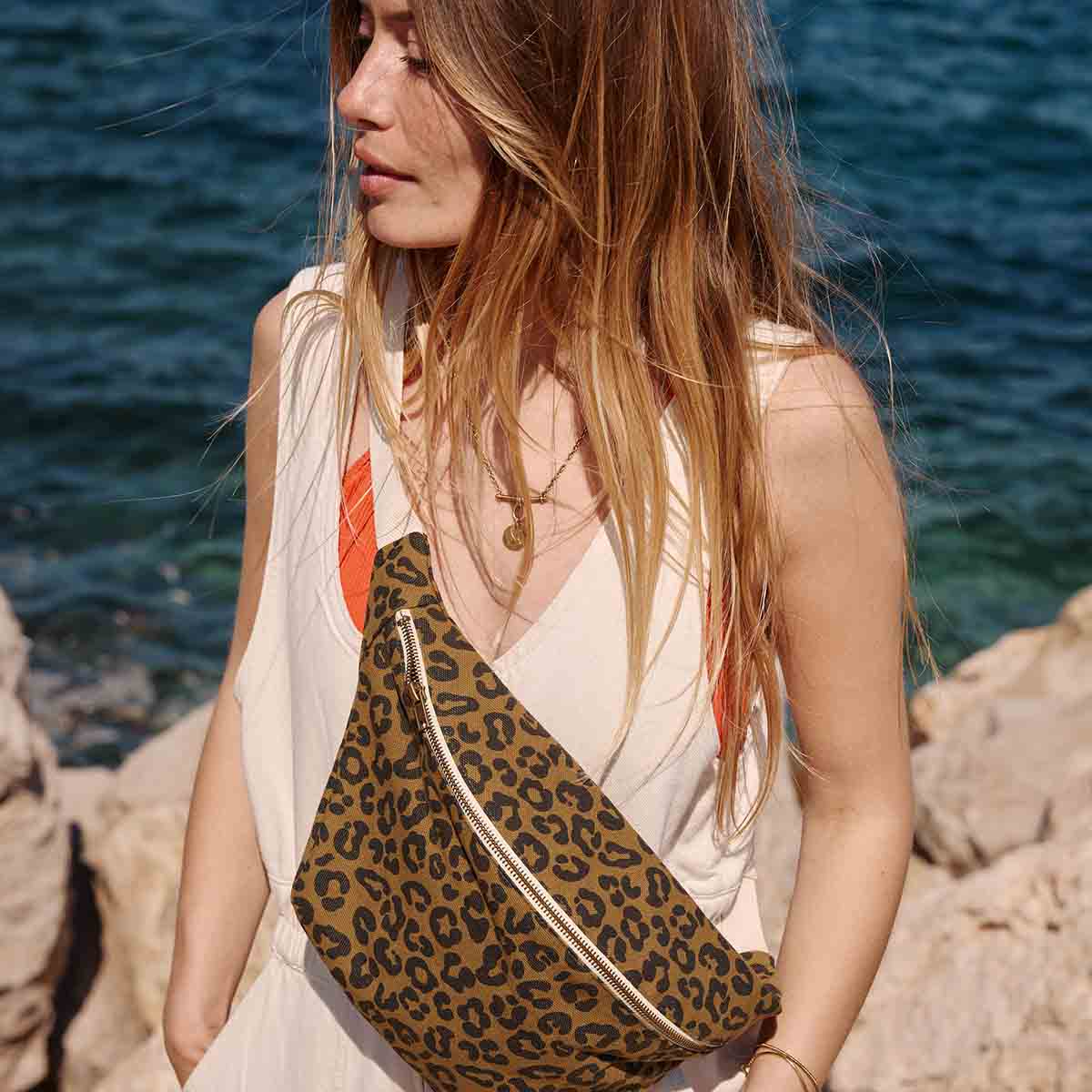 Rose in April Bum Bag Graou Olive