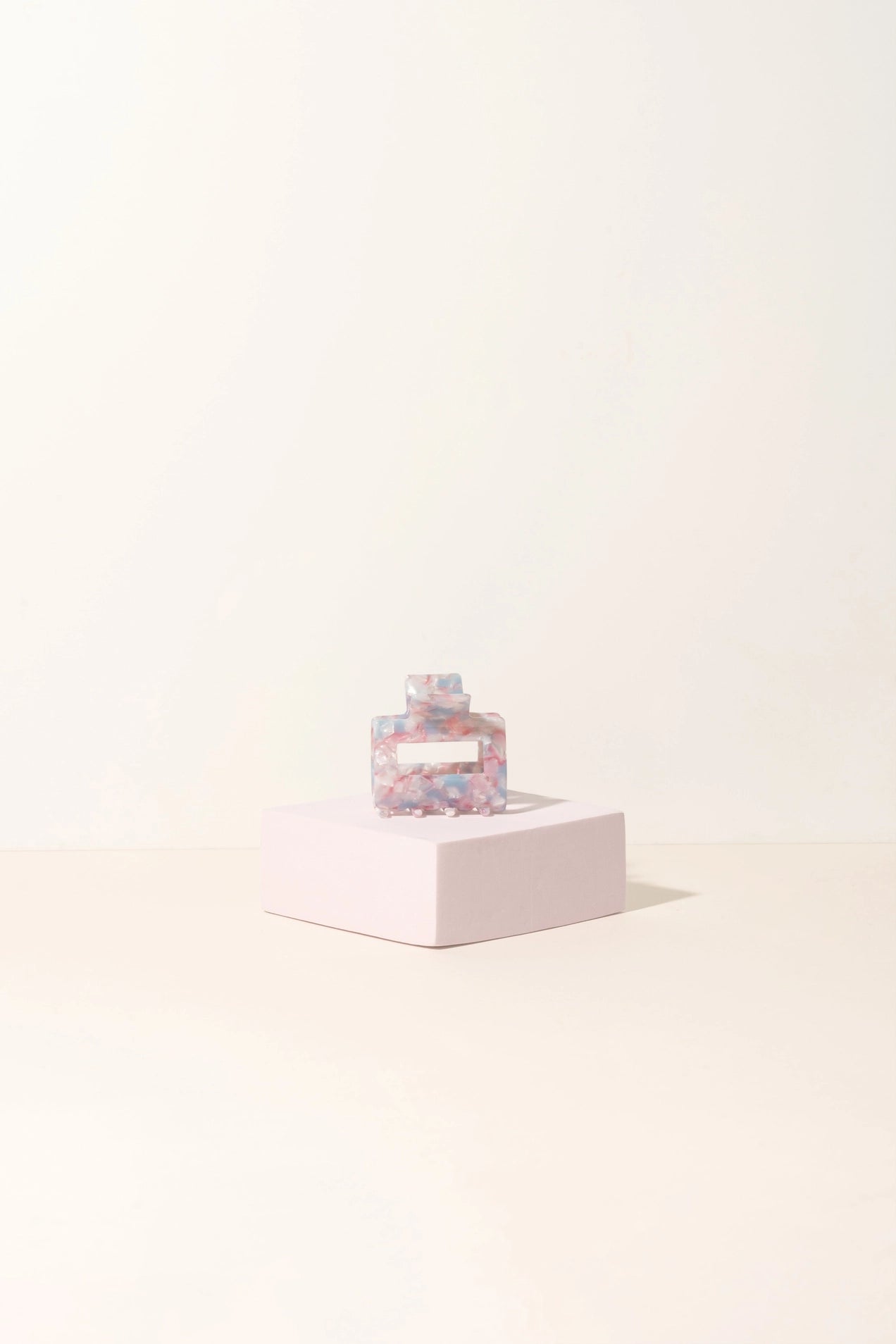 Pixie Woo Desire Claw Clip- Cotton Candy