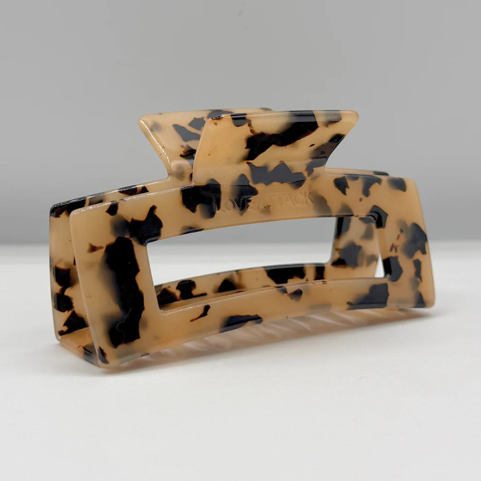 Love Attack Light Tortoiseshell Aven Claw Clip