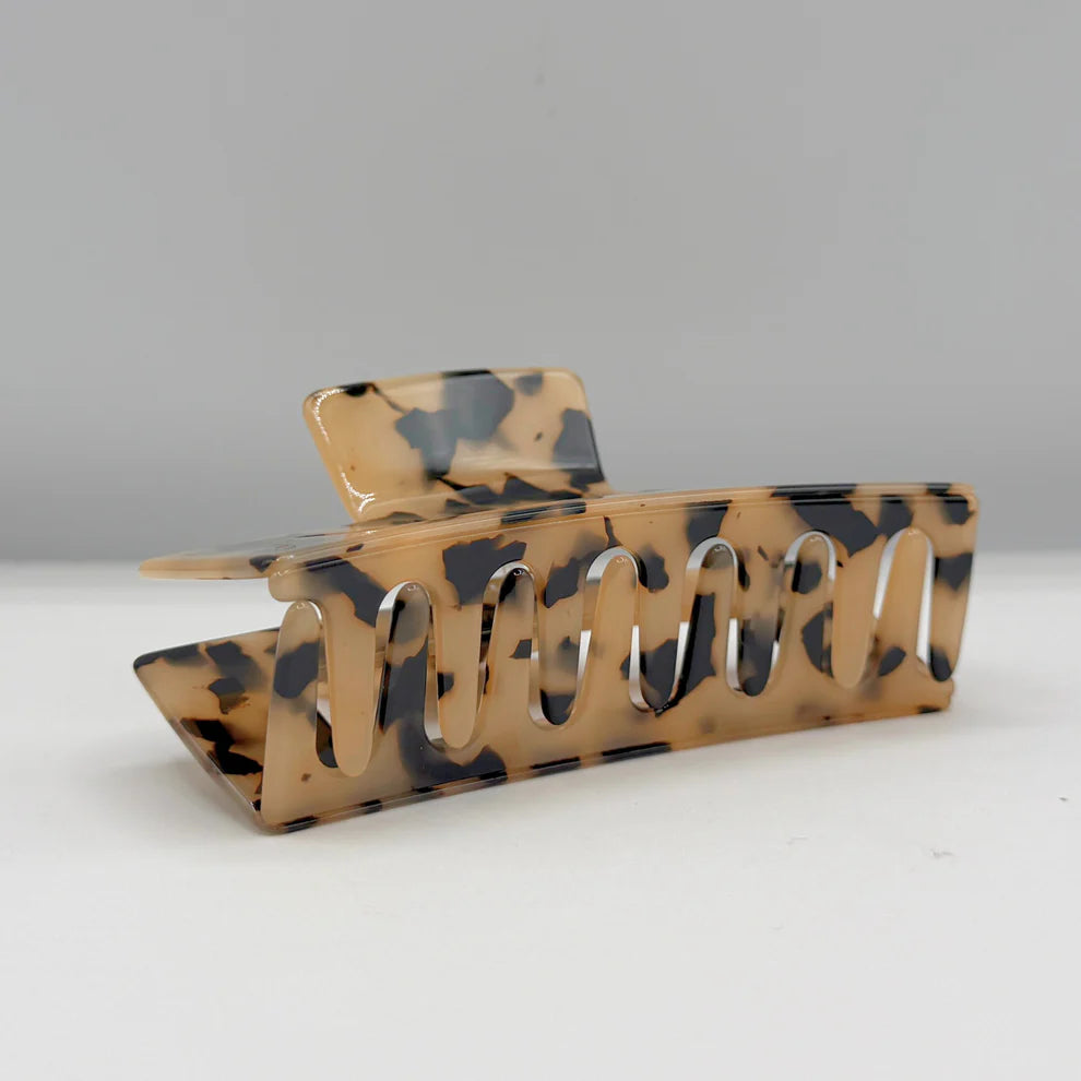 Love Attack Light Tortoiseshell Aven Claw Clip