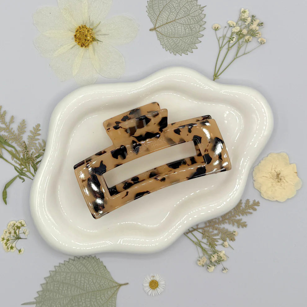 Love Attack Light Tortoiseshell Aven Claw Clip
